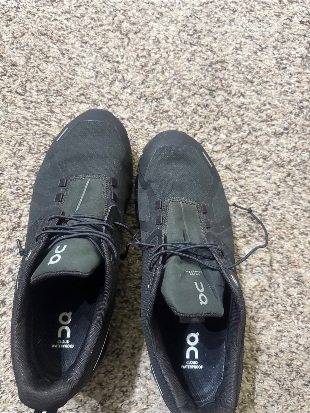 On Running Men's Black Athletic Sneakers with Subtle Gray Accents - Picture 13 of 13
